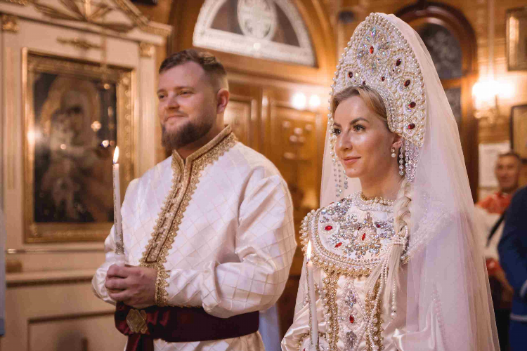 Русская доска объявлений в спб девушка ищет мужчину